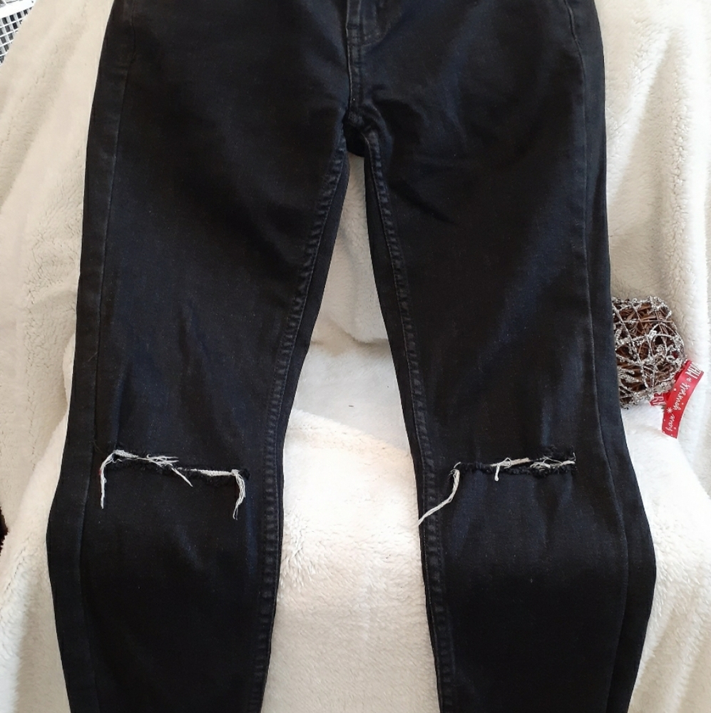 Black distressed FreePeople Jean's